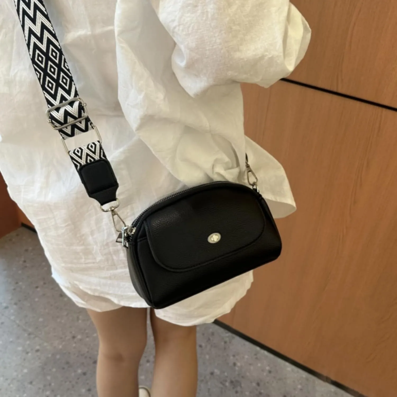 Crossbody Bags for Women, Vegan Leather Crossbody Purses with Wide Strap