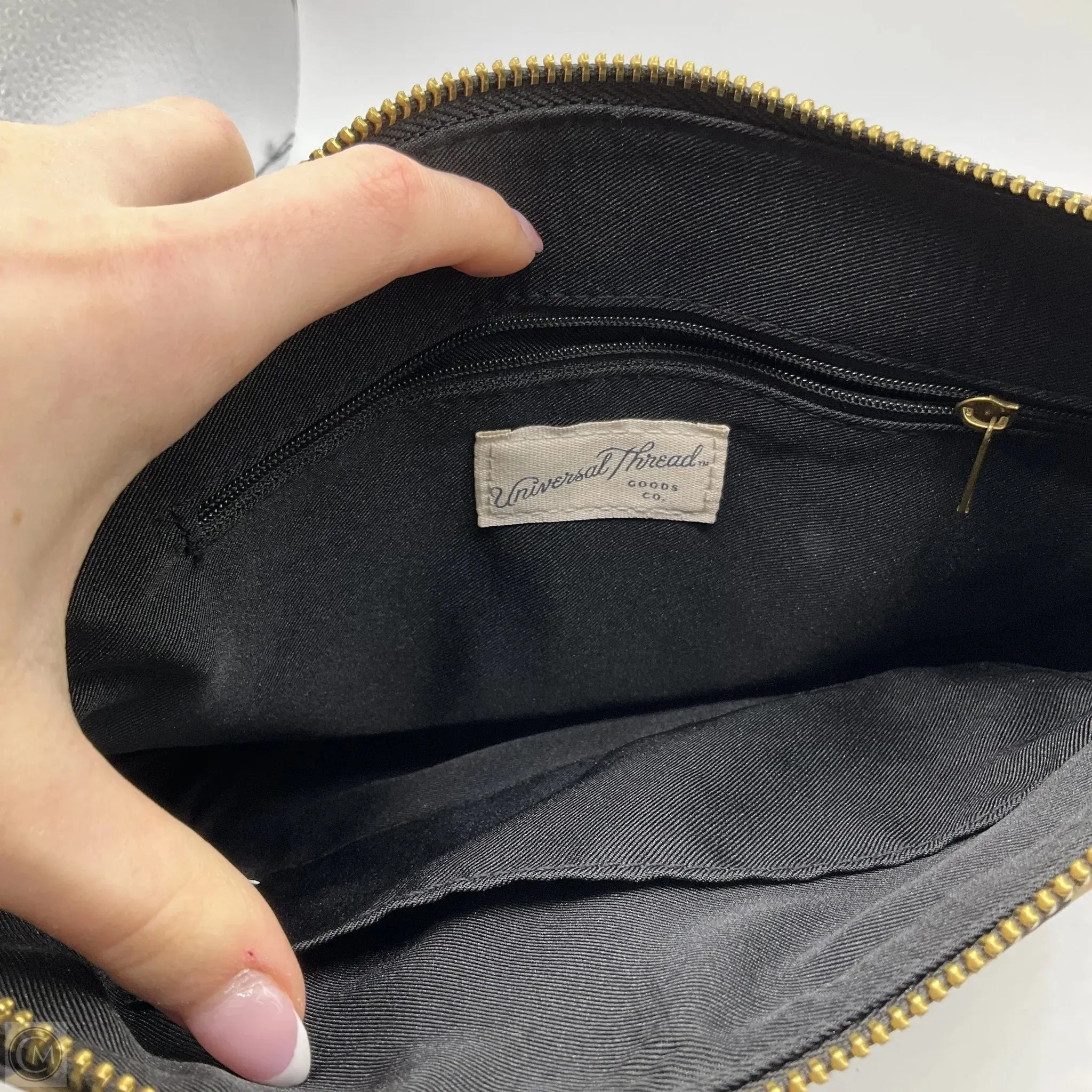 Crossbody By Universal Thread, Size: Medium