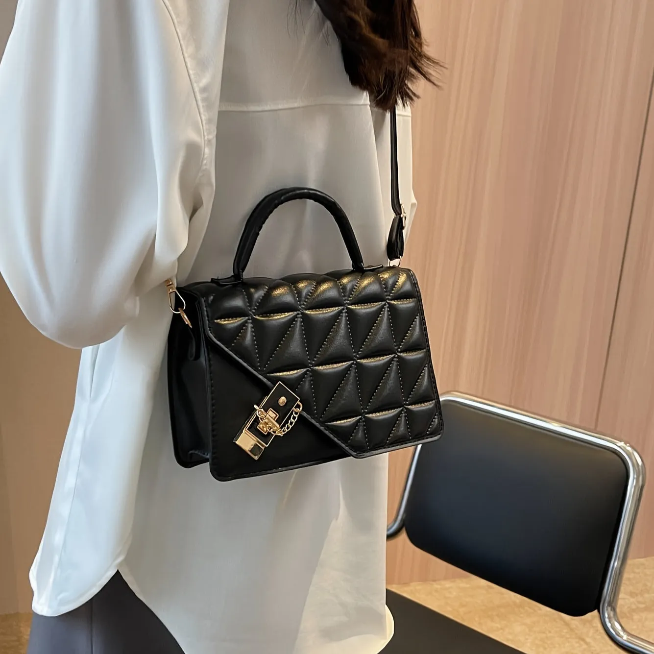 realaiot  Trendy Quilted Handbag For Women, Simple Argyle Crossbody Bag, Lock Decor Shoulder Purses