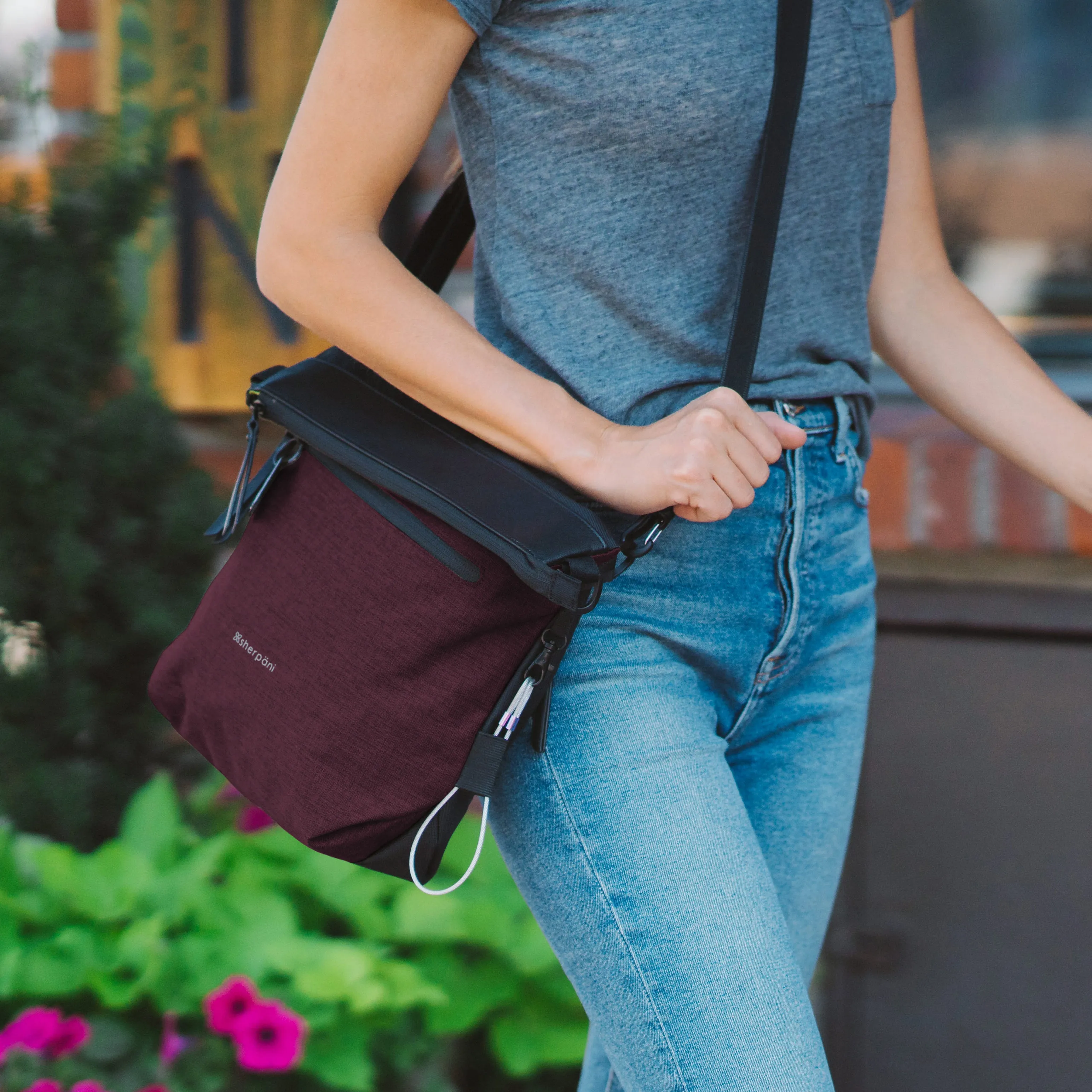 Sherpani Vale AT Convertible Travel Crossbody/ Shoulder Bag merlot