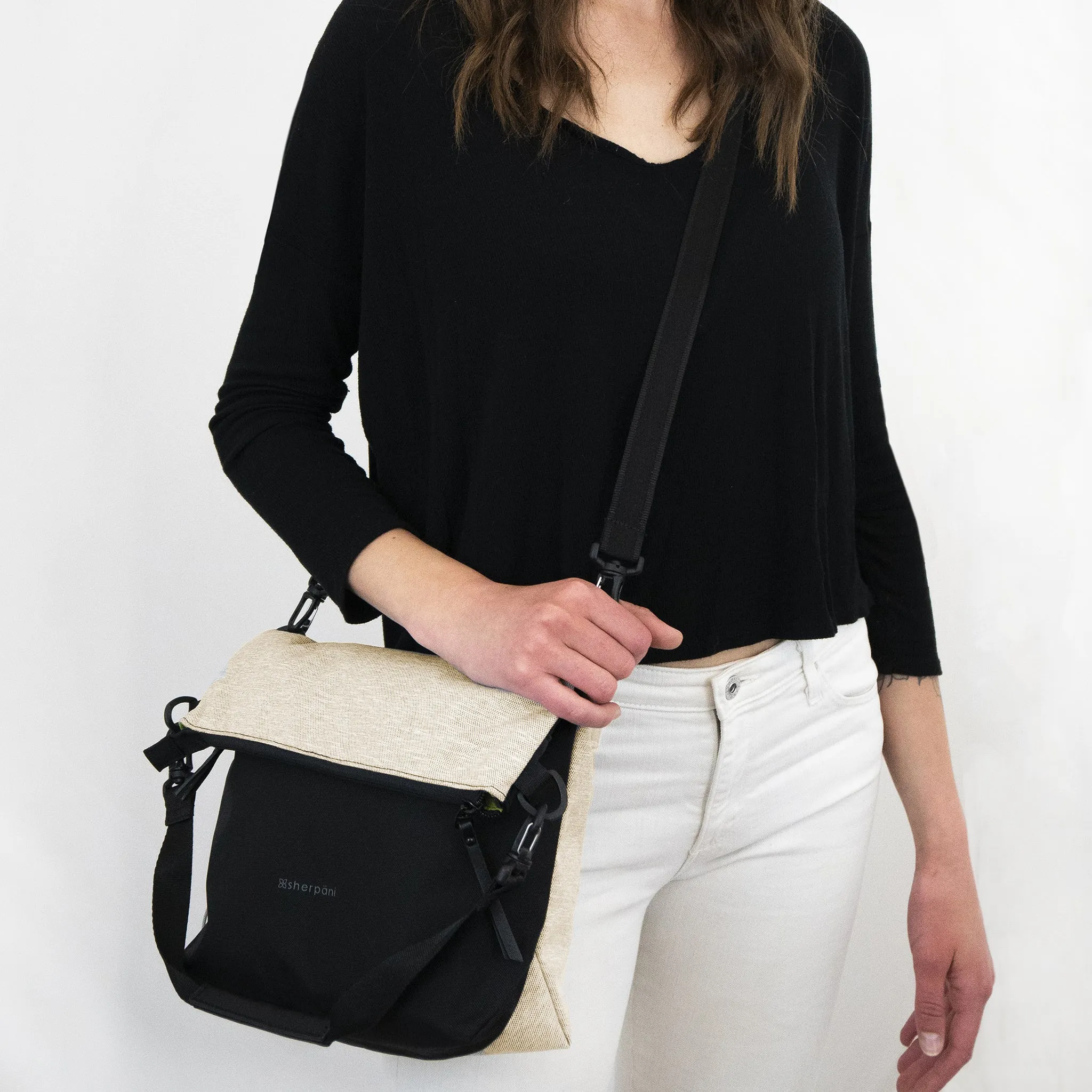 Sherpani Vale AT Convertible Travel Crossbody/ Shoulder Bag straw