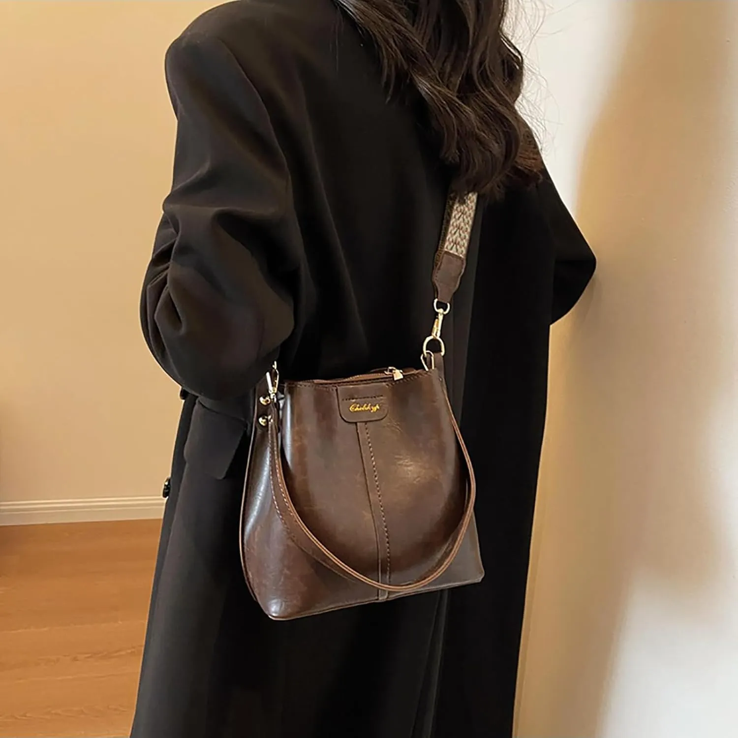 Versatile Vintage Barrel Bag with Wide Shoulder Strap Retro Crossbody Purse for Women (Black)